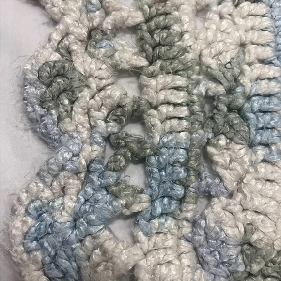 Vintage Granny-made Crocheted Baby Blanket/Afghan with Scalloped Edge - Picture 3 of 4